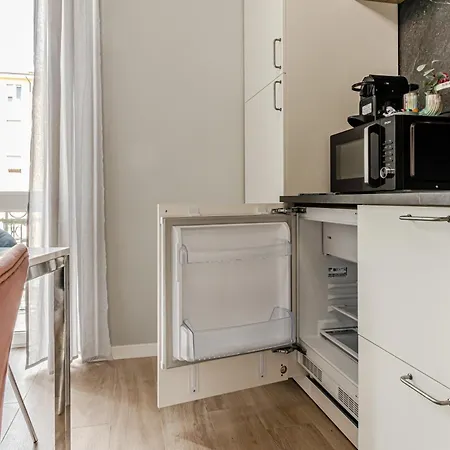 Moonlight Stylish Central, Hospital & Station Apartment Livorno