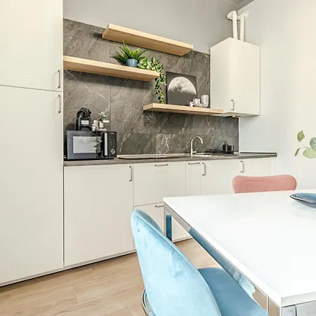 Apartment Moonlight Stylish Central, Hospital & Station *