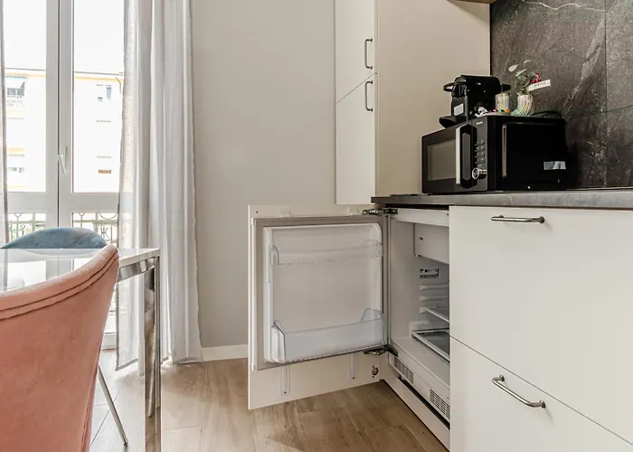 Moonlight Stylish Central, Hospital & Station Appartamento Livorno